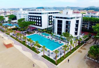 Royal G Max allows 18 year olds to book a room