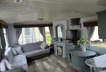 Lyntons has Balcony rooms