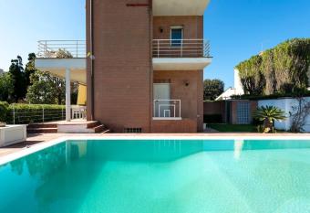 La Suite sul Mare has Balcony rooms