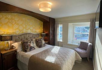 Cocketts Hotel allows 18 year olds to book a room