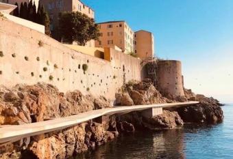 SIGNORIA au coeur de la Citadelle allows 18 year olds to book a room