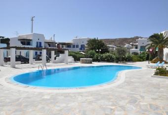 LUXURY HOUSE WITH SWIMMING POOL IN ORNOS MYKONOS allows 18 year olds to book a room