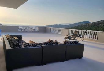 Vila Chelsea has Balcony rooms