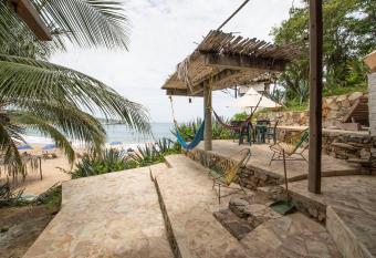 Casa de las Olas has Balcony rooms
