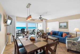 Commodore's Retreat 107 has Balcony rooms