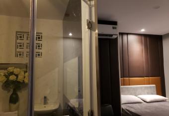 Bi  n H  a Hotel allows 18 year olds to book a room