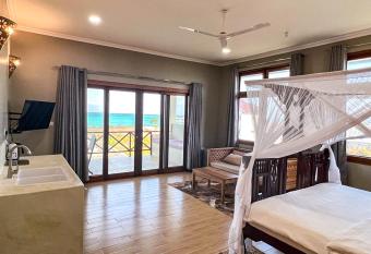 Aquamarina Hotel & Villas has Balcony rooms