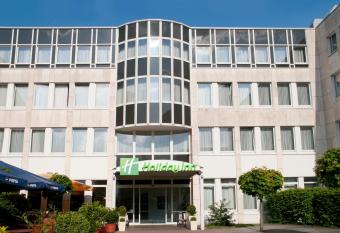 Holiday Inn Frankfurt Airport - Neu-Isenburg, an IHG Hotel allows 18 year olds to book a room
