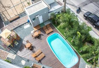 Apartamento novo Pr  ximo ao Parque Beto carreiro allows 18 year olds to book a room