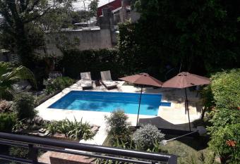 CABA  AS VILLA CLUB 2 cerca de aeropuerto El Palomar allows 18 year olds to book a room