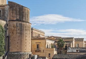 Casa al Teatro has rooms with a private hot tub