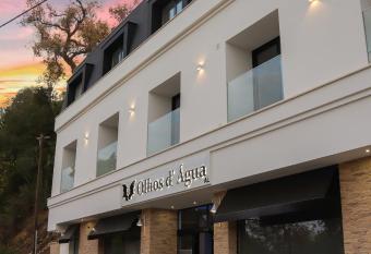 Alojamento Local Olhos d   gua has Balcony rooms