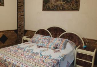 Casa D Vilero en Temperley allows 18 year olds to book a room