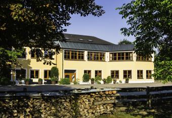 Landhotel Hallnberg has Balcony rooms