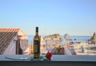 Casa Valastro has Balcony rooms