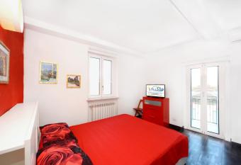 La vita    bella - Noli has Balcony rooms