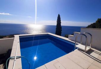 BLU SUITE COTTAGE SUL MARE e SWIMMING POOL has Balcony rooms