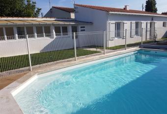 Appart Madame    Chatelaillon plage 2 pers allows 18 year olds to book a room