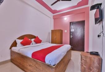 OYO Hotel Happy Journey allows 18 year olds to book a room