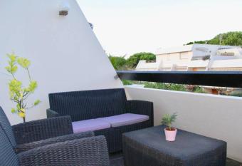 L OBEROI - P2 cabine -piscine, wifi , parking - 2   toiles allows 18 year olds to book a room