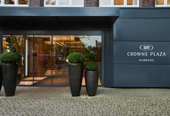 Crowne Plaza Hamburg-City Alster, an IHG Hotel allows 18 year olds to book a room