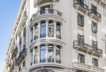 Palacio Santa Clara, Autograph Collection allows 18 year olds to book a room