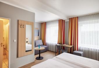 Hotel Central Hamburg allows 18 year olds to book a room