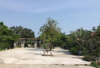 MaihomSailom Resort has Balcony rooms