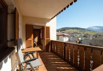 Apartment 4 - Zur Sonne has Balcony rooms