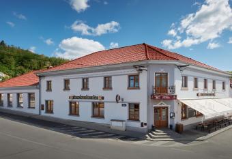 Restaurace Hotel Praha has Balcony rooms