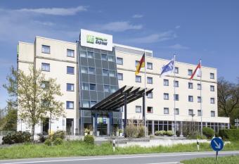 Holiday Inn Express Frankfurt Airport, an IHG Hotel allows 18 year olds to book a room