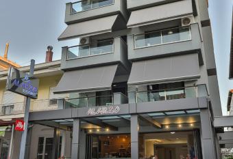 Alarzo Rooms has Balcony rooms