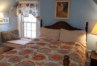 English Cottage has Balcony rooms