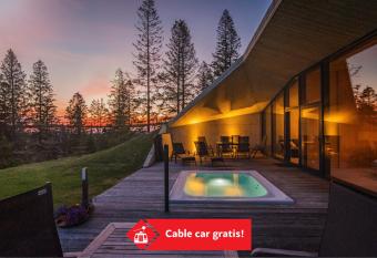 Apartm  ny PANORAMA Bachledka has rooms with a private hot tub