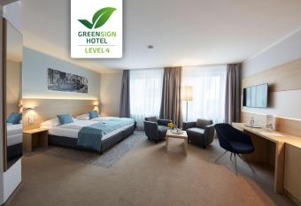 GHOTEL hotel & living G  ttingen allows 18 year olds to book a room
