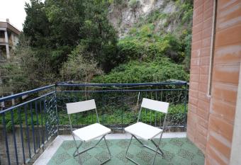 One bedroom appartement at Maiori 50 m away from the beach with furnished balcony and wifi has Balcony rooms