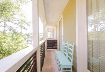 Gulf Place Courtyard has Balcony rooms
