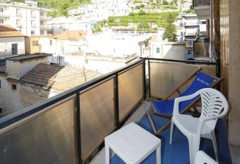 2 bedrooms appartement at Maiori 70 m away from the beach with city view furnished balcony and wifi has Balcony rooms