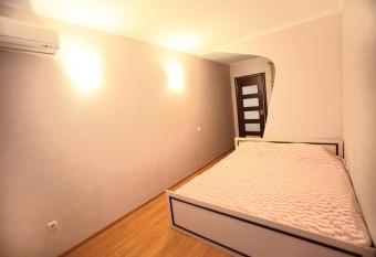                                             300                                       18                         has Balcony rooms