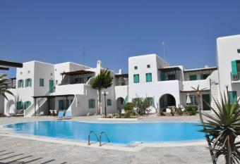 ORNOS MYKONOS 2 BEDROOM HOUSE WITH SWIMMING POOL has Balcony rooms