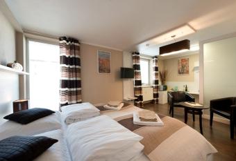 B2B Apartments has Balcony rooms