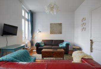 Appart H  tel de Paris allows 18 year olds to book a room