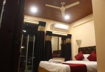 Itsy By Treebo - Punest allows 18 year olds to book a room