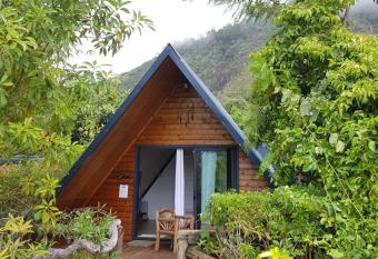 TAPACALA INSOLITE has Balcony rooms