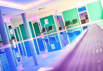 Holiday Inn L  beck, an IHG Hotel allows 18 year olds to book a room