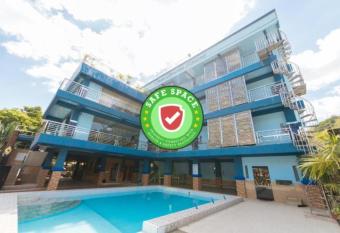 RedDoorz Premium @ Casa Ghilda Resort Olongapo City allows 18 year olds to book a room