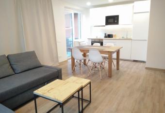 Juodrakant   & Neringa apartment allows 18 year olds to book a room