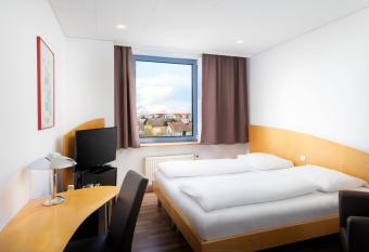 Mainstreet Hotel allows 18 year olds to book a room