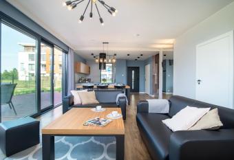 Fort P    nocny has Balcony rooms