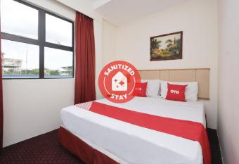 OYO 89968 Sri Sutra Hotel allows 18 year olds to book a room